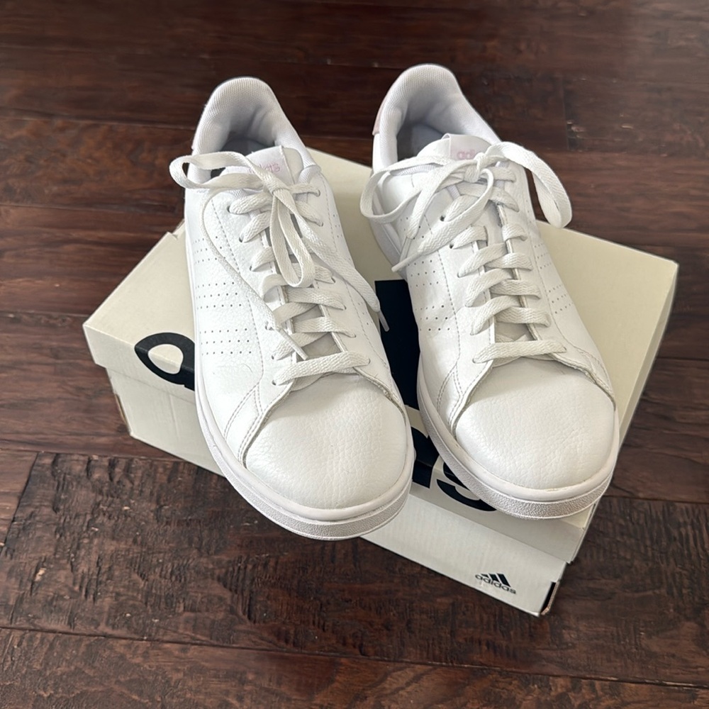 ADIDAS ADVANTAGE size 9 sneakers